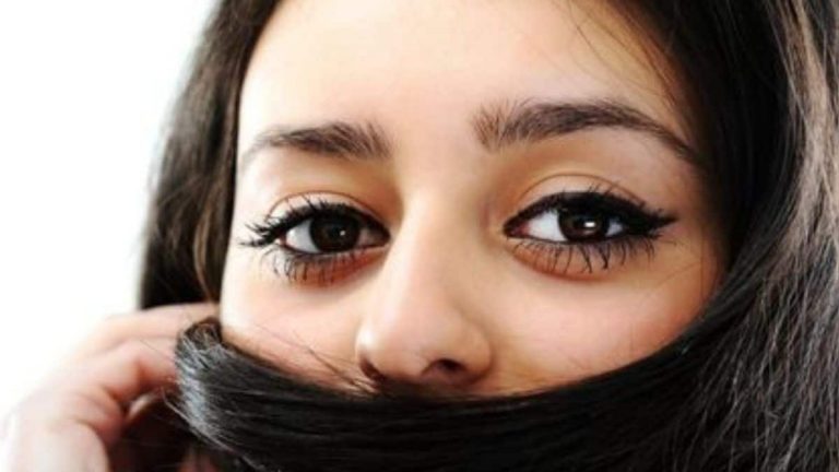 Can You Grow Eyelashes With Vaseline?