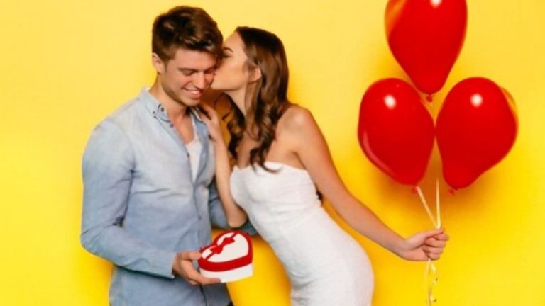 27 Best Valentine’s Gift for Girlfriend in 2024 [Gifts she will adore you for]