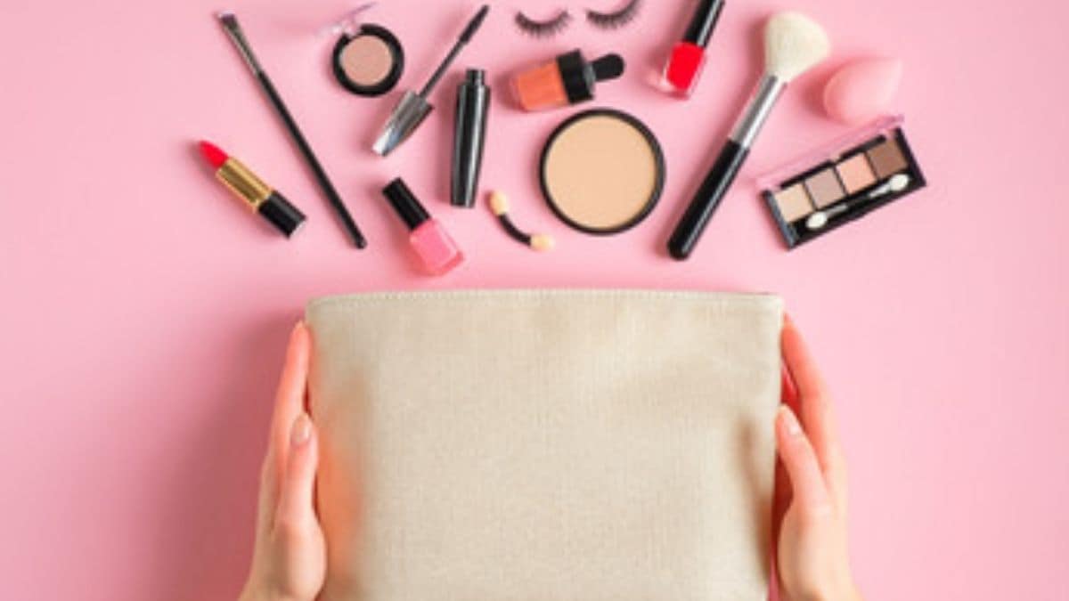 How To Create A Minimalist Makeup Bag