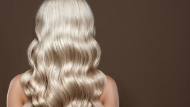 How to Dye Your Hair Blonde Without Bleach: Natural & Safe Methods(updated)