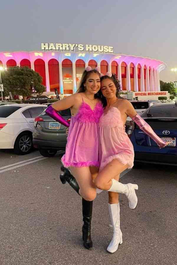 21 Fabulous Costume Ideas For What To Wear In Vegas - ReenaSidhu