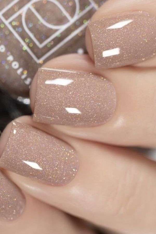 17 Dazzling New Year S Nails Designs To Kickstart 2024 In Style   Champagne Sparkle 