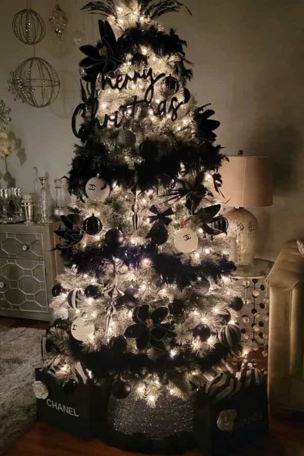 Black and White Theme Christmas Tree Decor Ideas