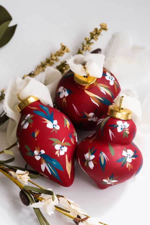 Hand-Painted Ornaments Christmas Tree Decoration Ideas