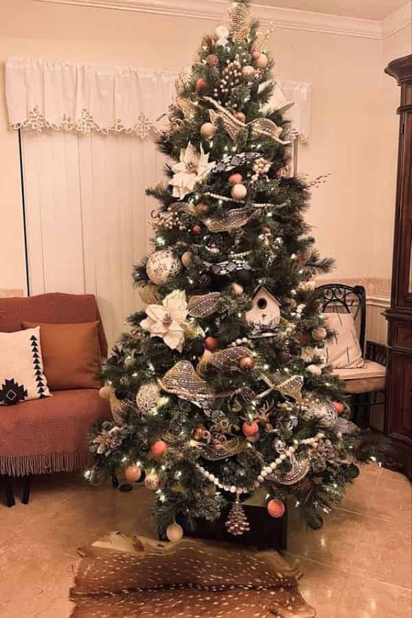 Metallic Glam Christmas Tree Decoration Ideas