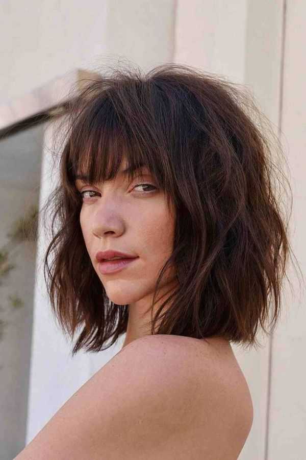 Reviving 90s Chic: 29 Mesmerizing Medium-Length 90s Lob Haircut Ideas ...