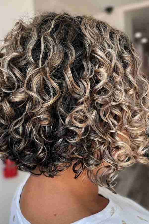 Curls At Their Best: 45 Captivating Chin-Length Curly Hair Styles ...