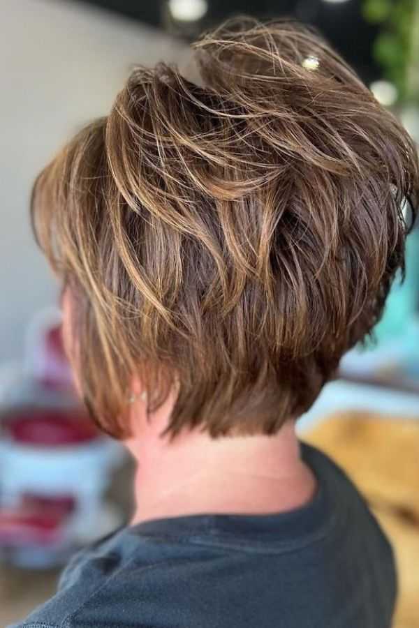 Tapered Wedge with Subtle Highlights