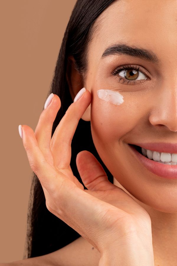 How to apply concealer on dark circles