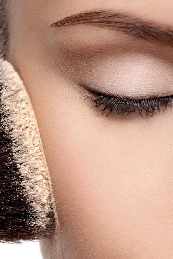How to apply concealer on dark circles