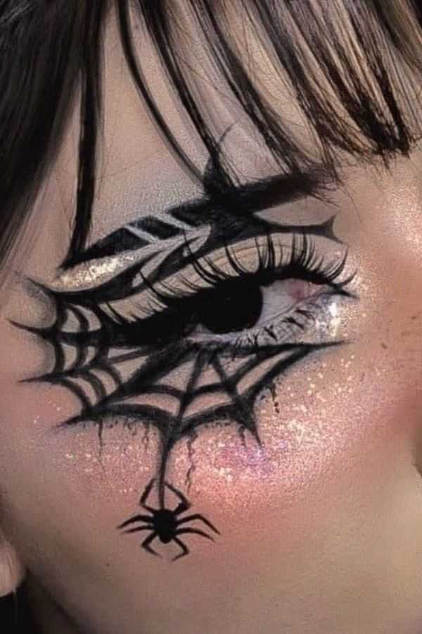 Spiderweb Eyeliner