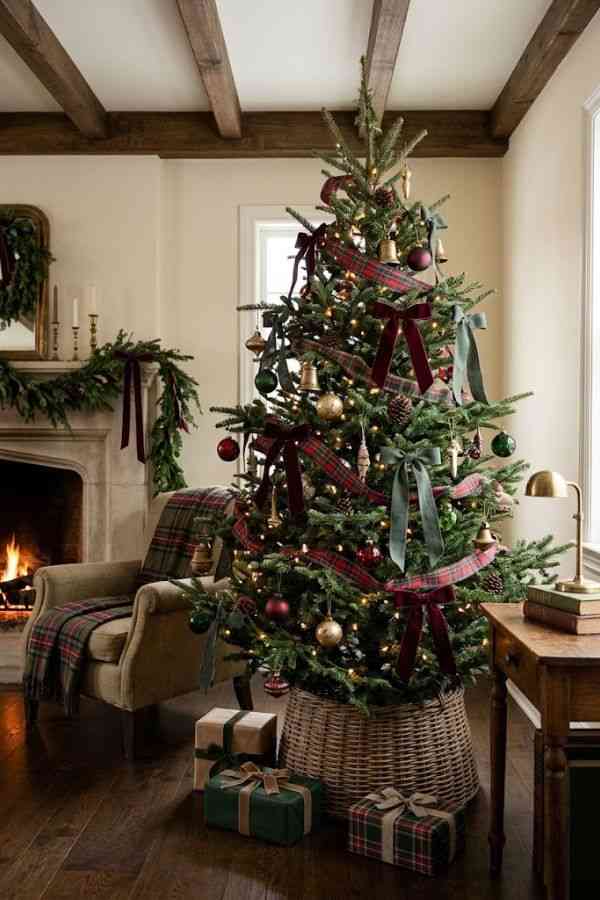 Rustic Ralph Lauren-Inspired Christmas Tree